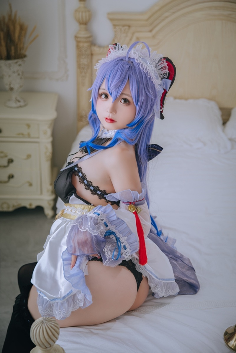 Ảnh Cosplay Hầu Gái mông trắng to chờ vuốt