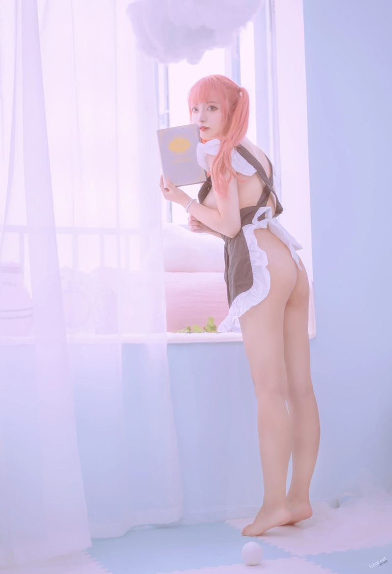 Ảnh Cosplay Hầu Gái cong mông chờ doggy mạnh