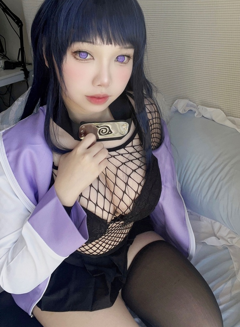 Ảnh Cosplay Hinata doggy cong mông chờ địt mạnh