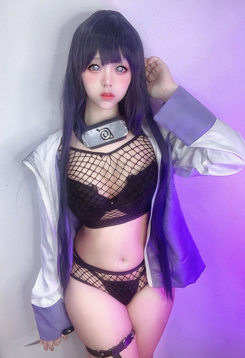 Ảnh Cosplay Hinata nhảy dance sexy lắc mông