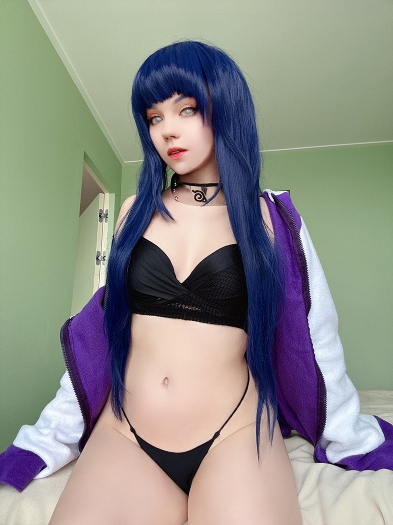Ảnh Cosplay Hinata quỳ bú cặc như con đĩ