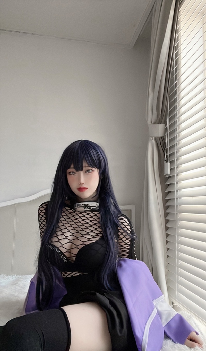 Ảnh Cosplay Hinata mắt dâm nhìn muốn bị đụ