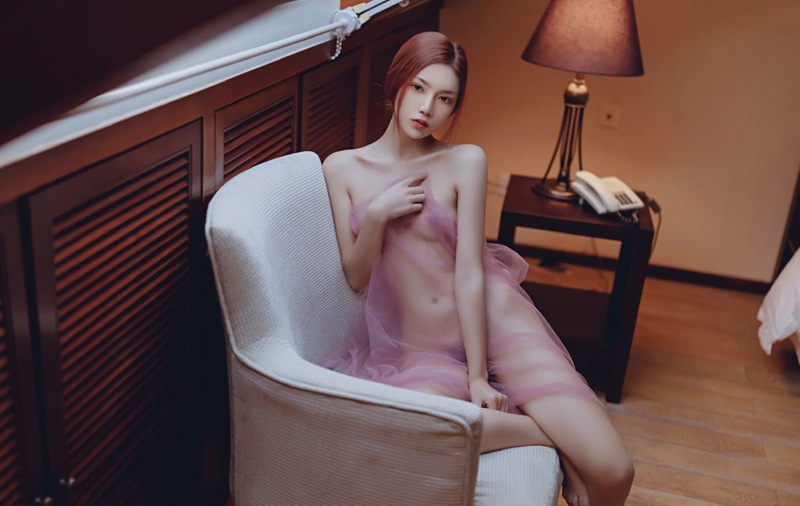 Ảnh gái khoe hàng ngực to lồn dâm