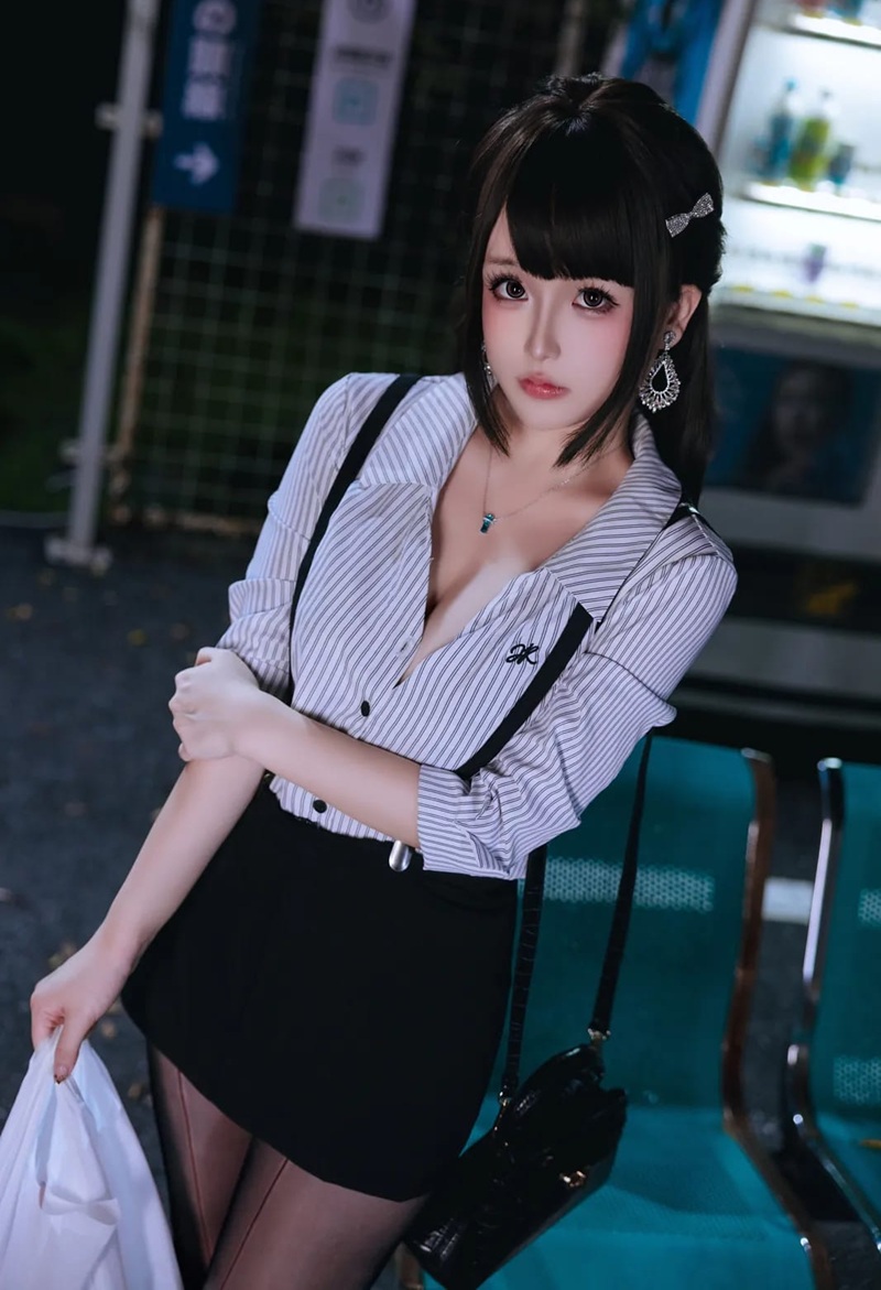 Ảnh gái xinh văn phòng eo thon gợi cảm