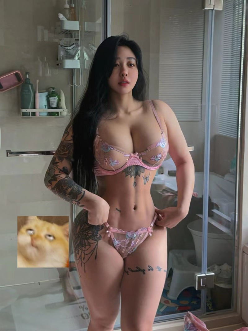 Ảnh Gymer Syx Hitomi mông căng mọng