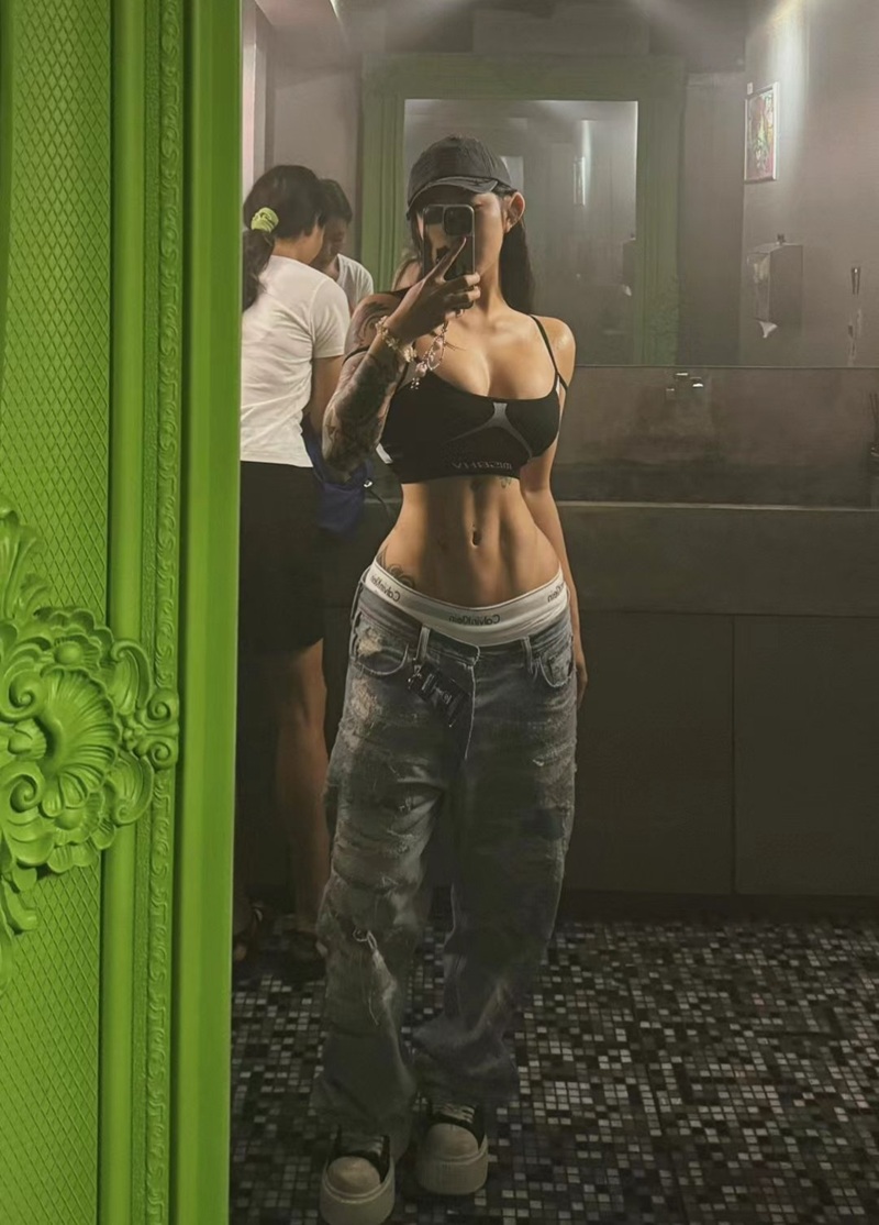 Ảnh Gymer Syx Hitomi body hoàn hảo dâm