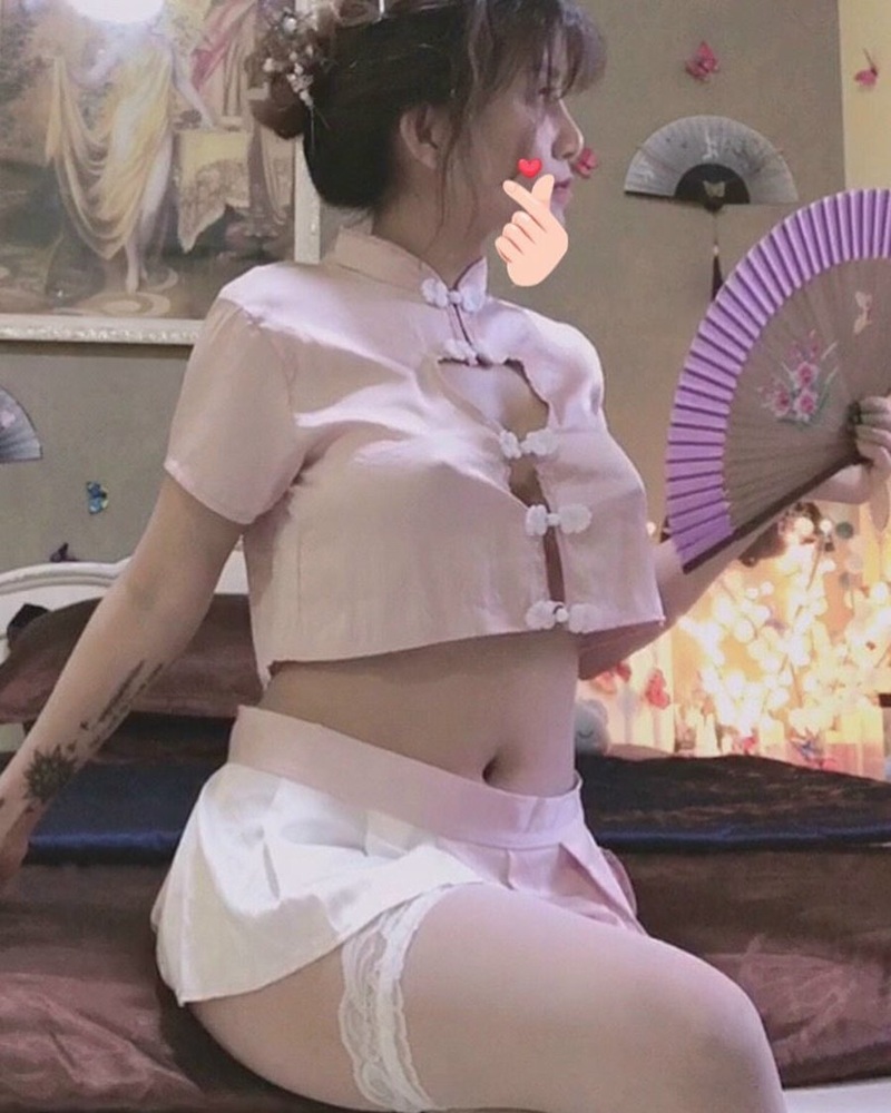 Ảnh Holly96 Leak liếm dương vật dâm đãng