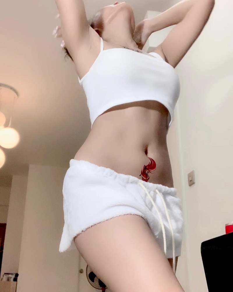 Ảnh Holly96 Leak massage body dầu bóng loáng
