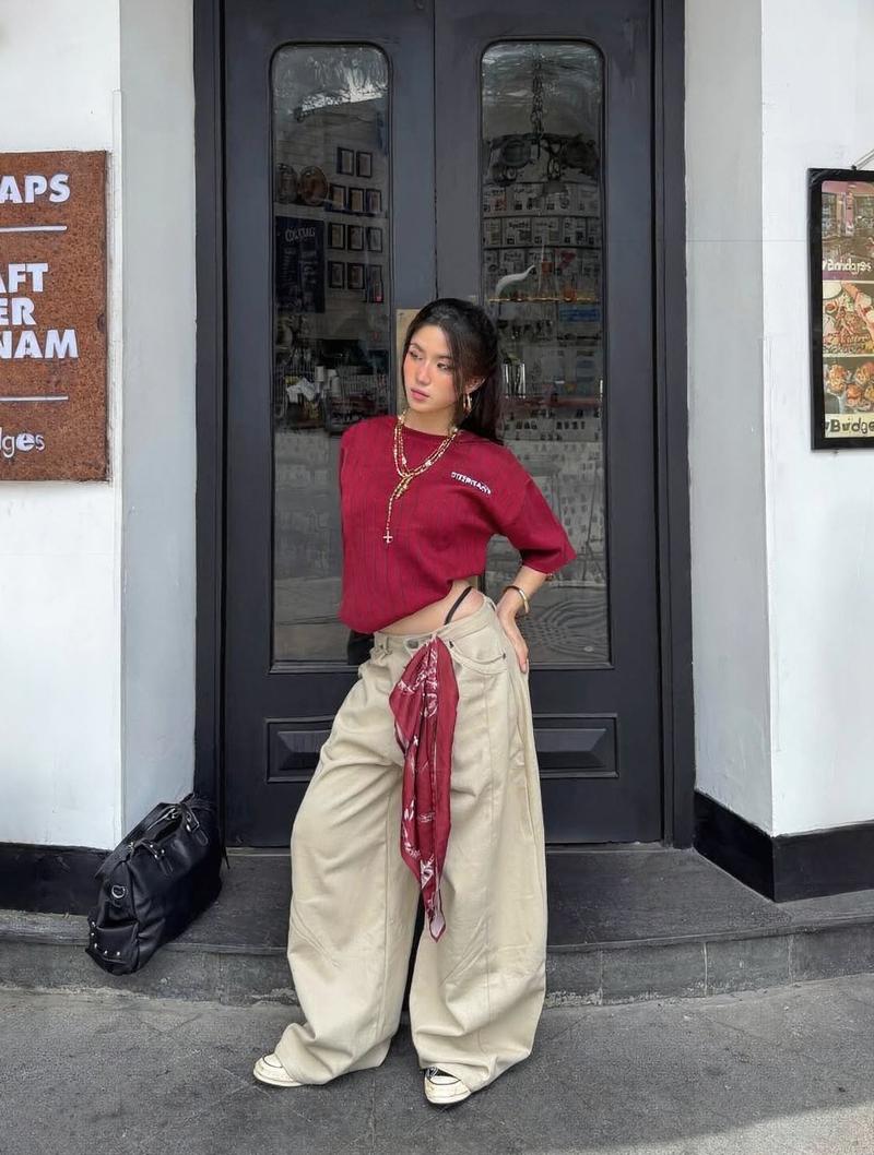 Nữ beauty khoe đôi môi hồng tự nhiên