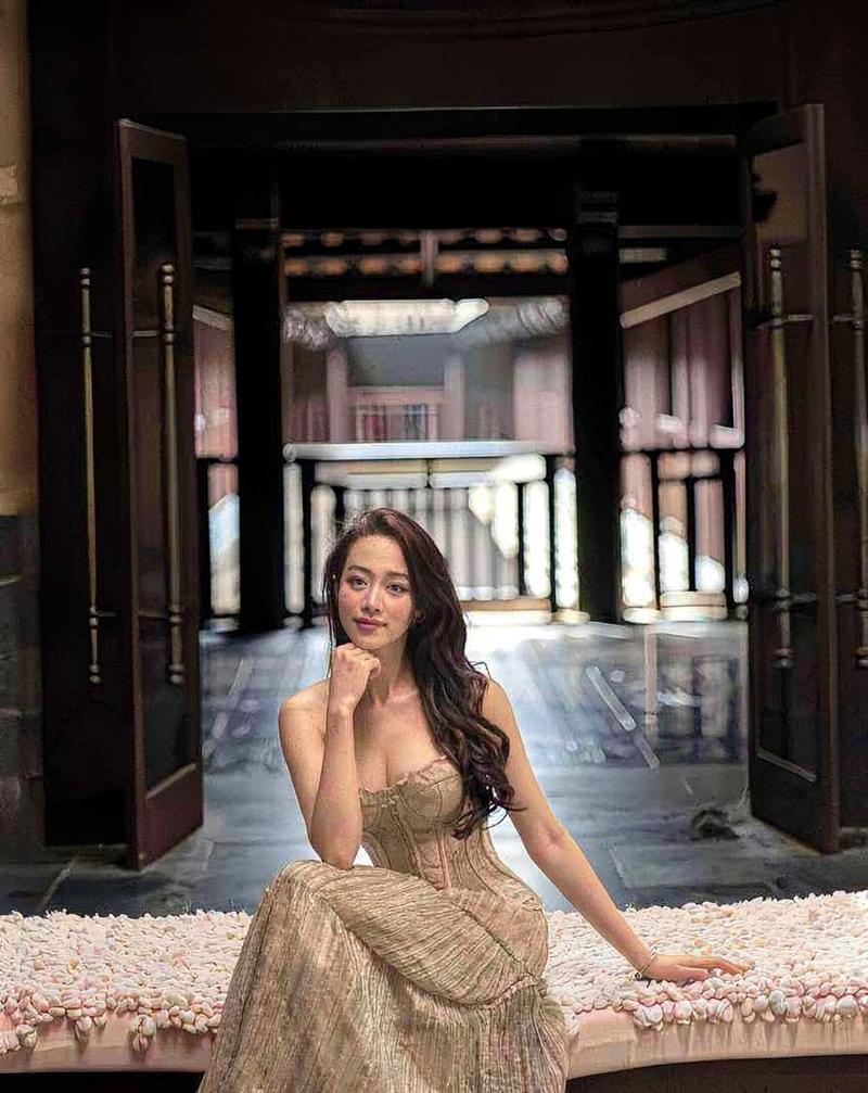Hằng Habi nụ cười tươi tắn phong cách Gen Z