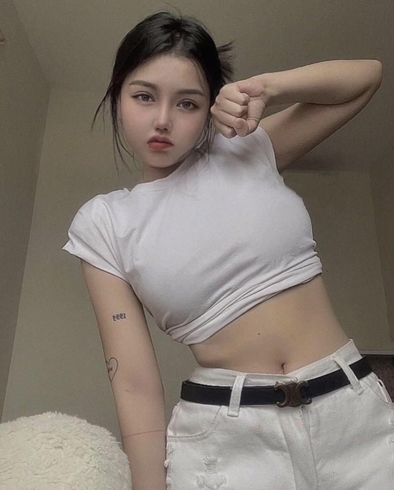 Ảnh hot girl Phương Thanh mặc váy ngắn lộ lồn