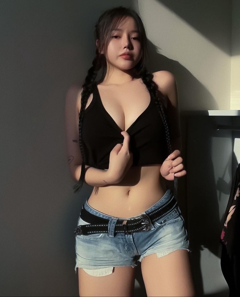 Ảnh hot girl Phương Thanh mông cong chờ doggy bạo
