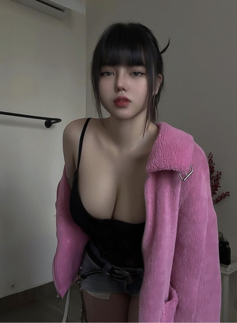Ảnh hot girl Phương Thanh mở lồn mời cặc vào