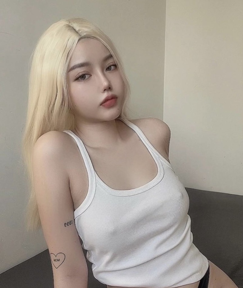 Ảnh hot girl Phương Thanh bú cu ngon ngọt ham muốn