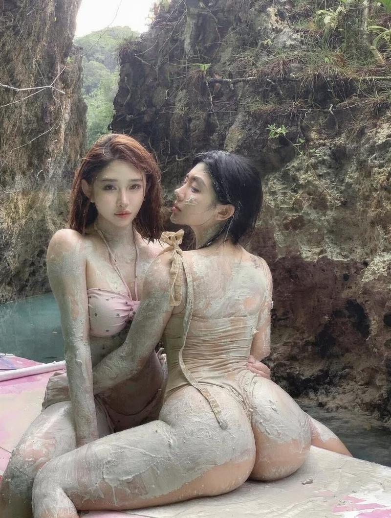 Syx Hitomi da ôm sát body hoàn hảo