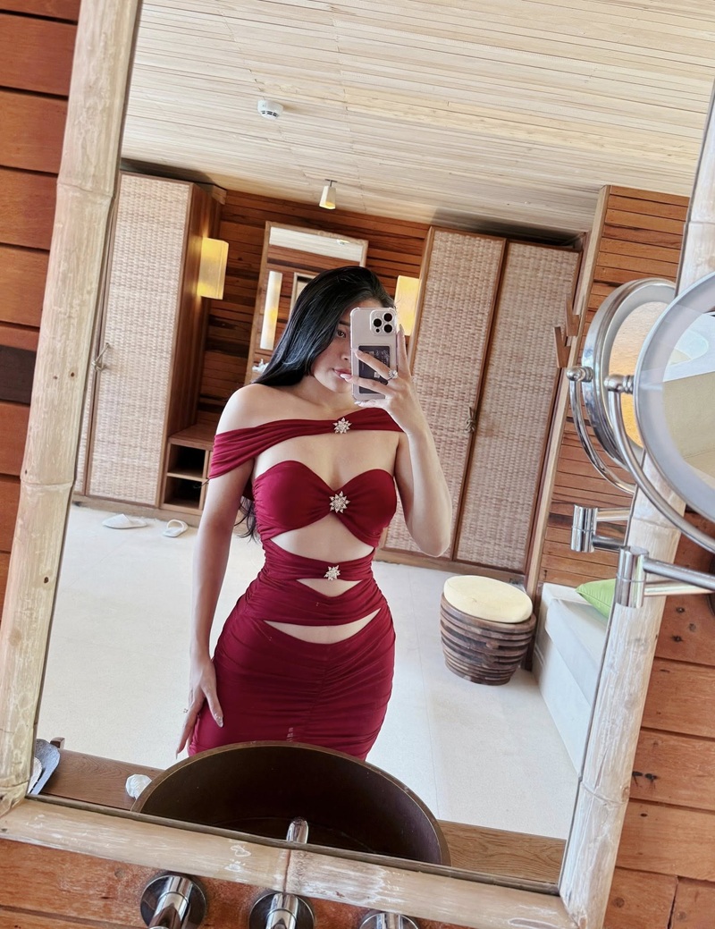 Ảnh Kieuoanhsohot mông to tròn lắc lư