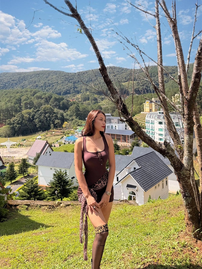 Ảnh Kieuoanhsohot mặc quần lót ren mỏng