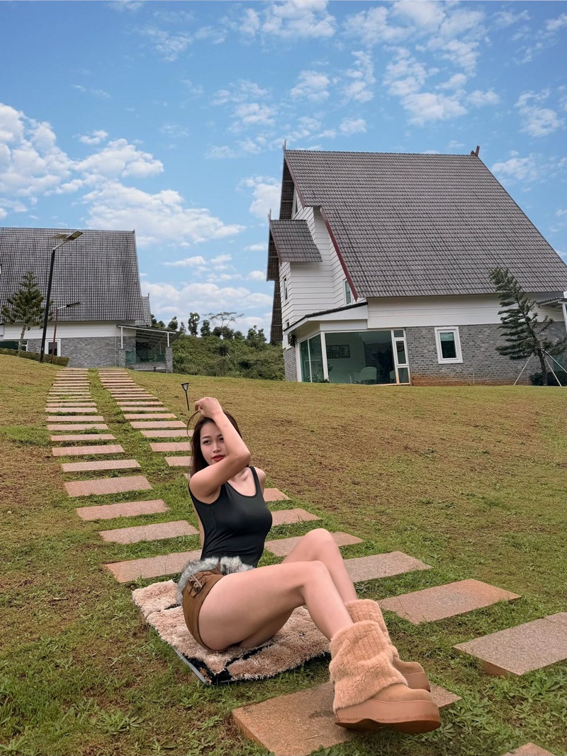 Ảnh Kieuoanhsohot khoe cặp mông căng mọng