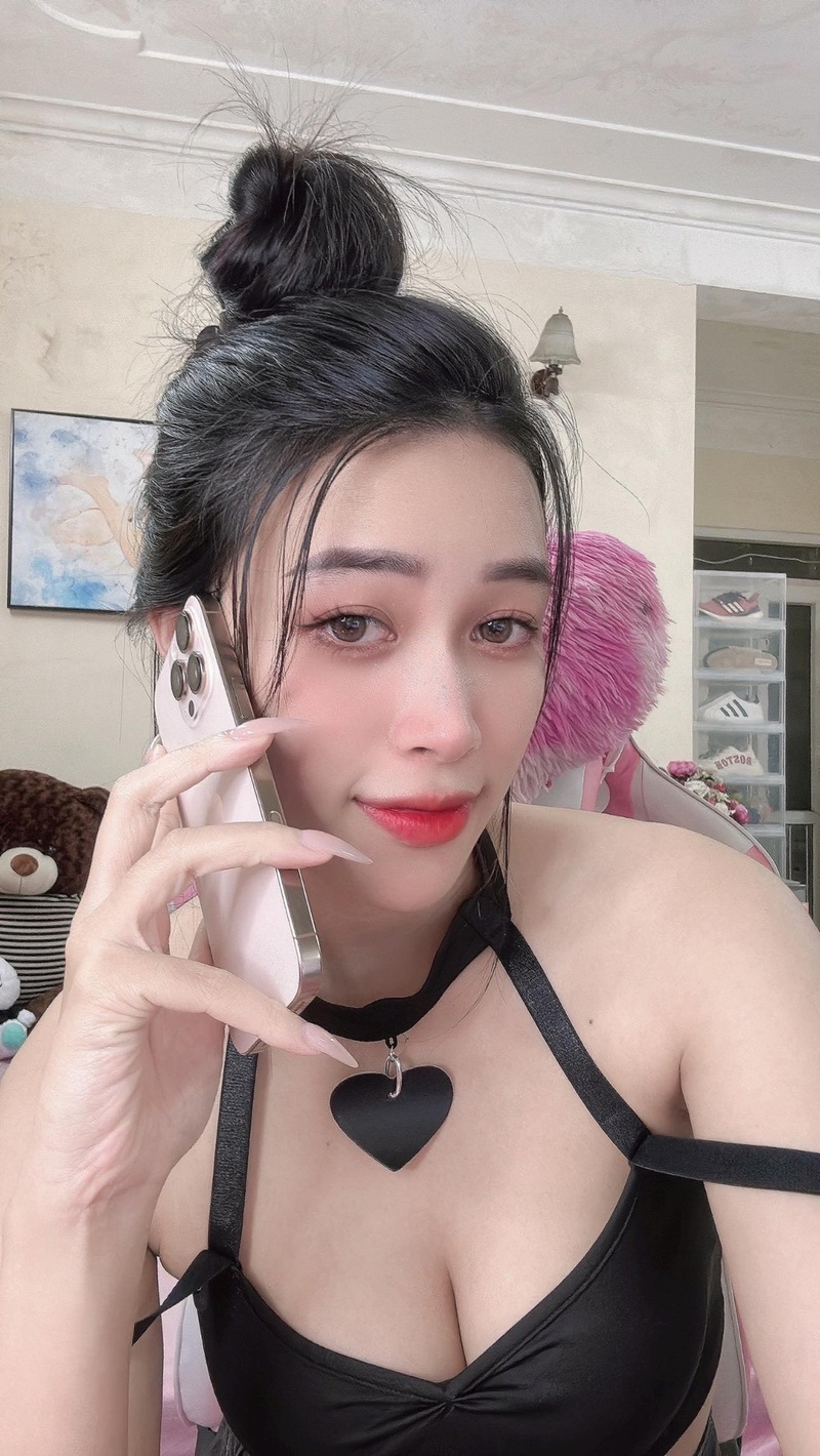 Ảnh Kieuoanhsohot ngực trần khoe body hoàn hảo