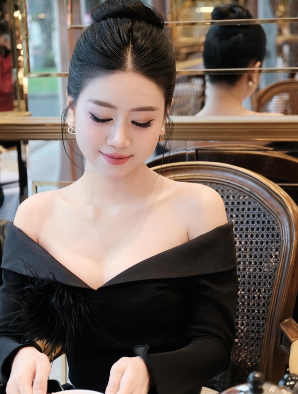 Ảnh Lê Kim Loan ấn tượng với nhiều tạo hình khác nhau