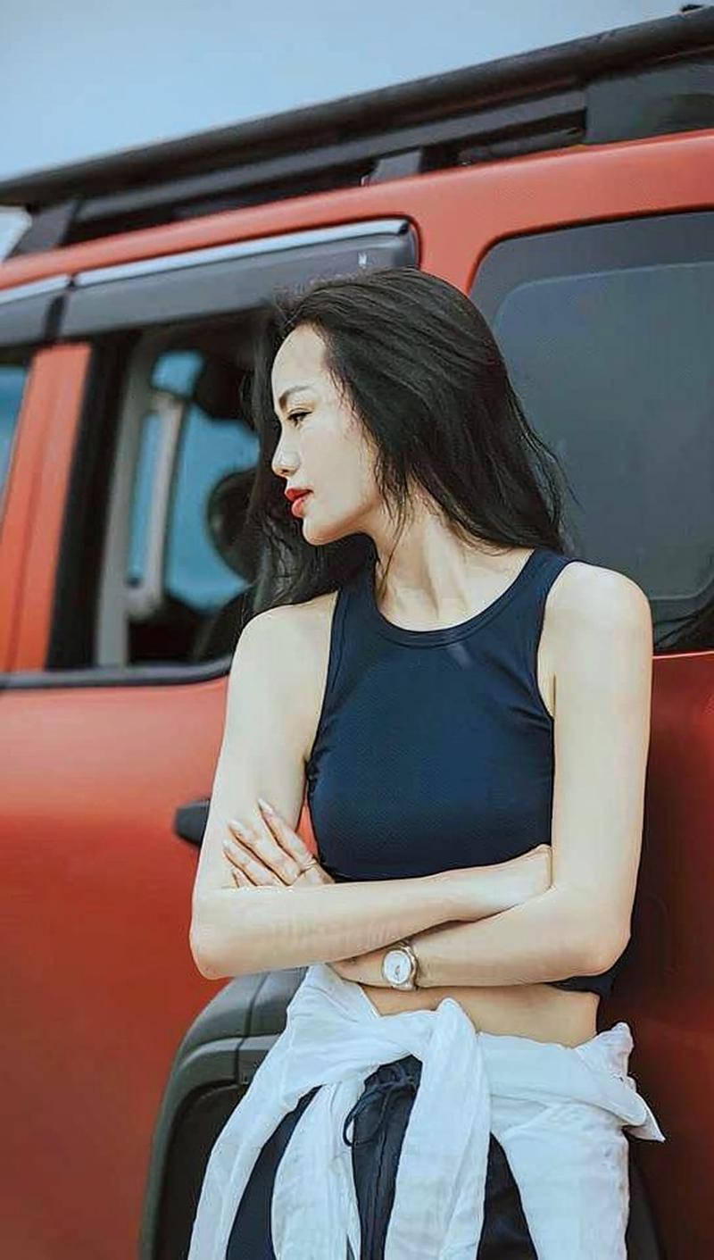 Loạt ảnh Hot Girl khoe body cực nuột bên xế khủng full HD