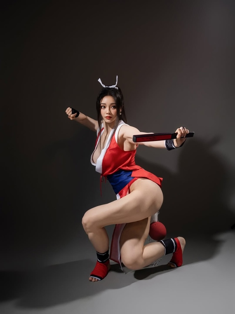 Ảnh Mai Shiranui Cosplay pose cực kỳ khiêu dâm