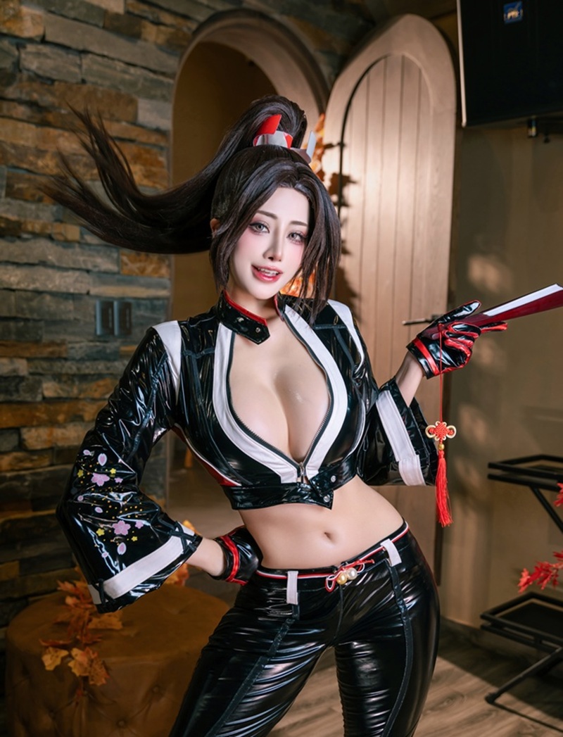 Ảnh Mai Shiranui Cosplay quần lót hở rốn