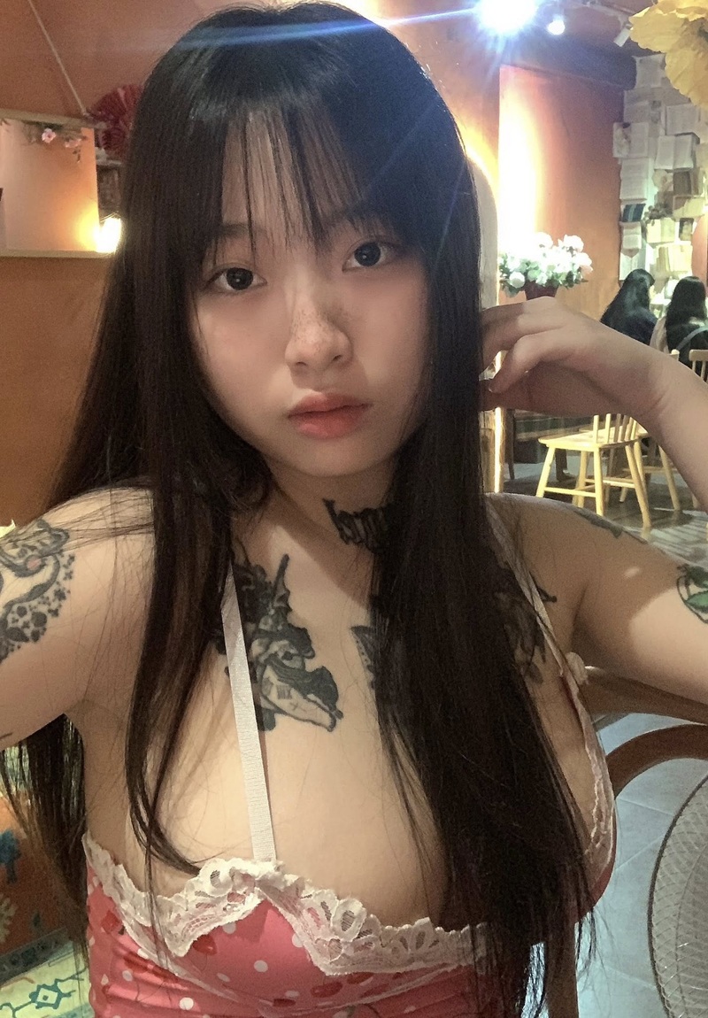 Mphuongggg nude liếm cặc ngon từng giọt