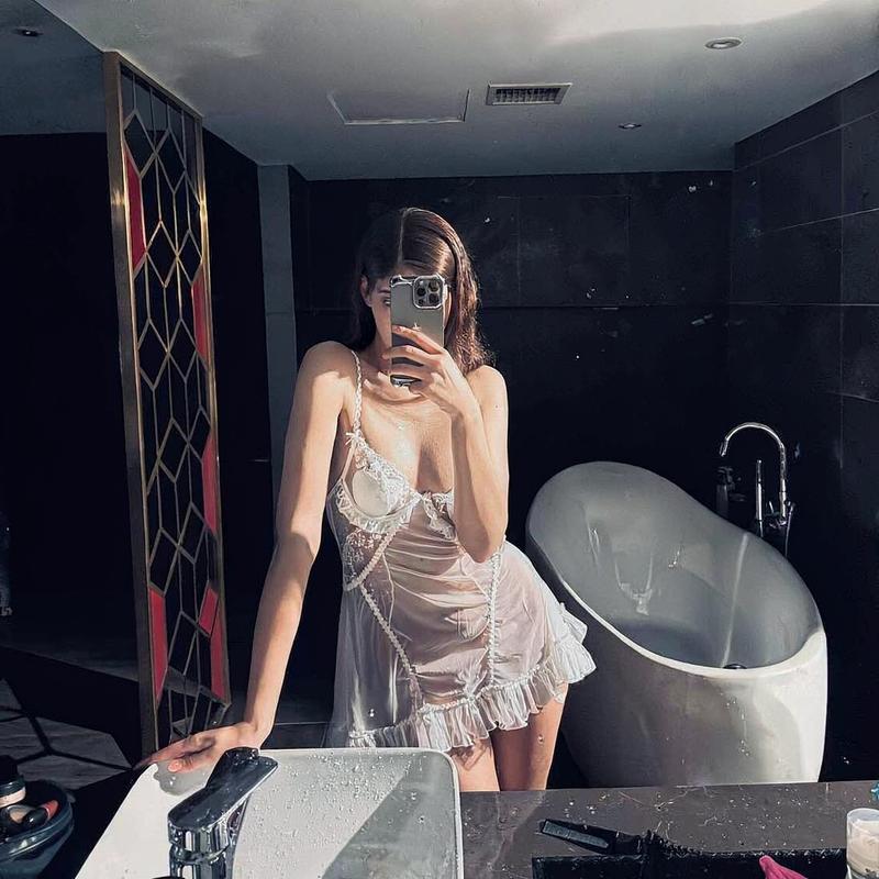Model Latin nụ cười tươi tắn rạng ngời
