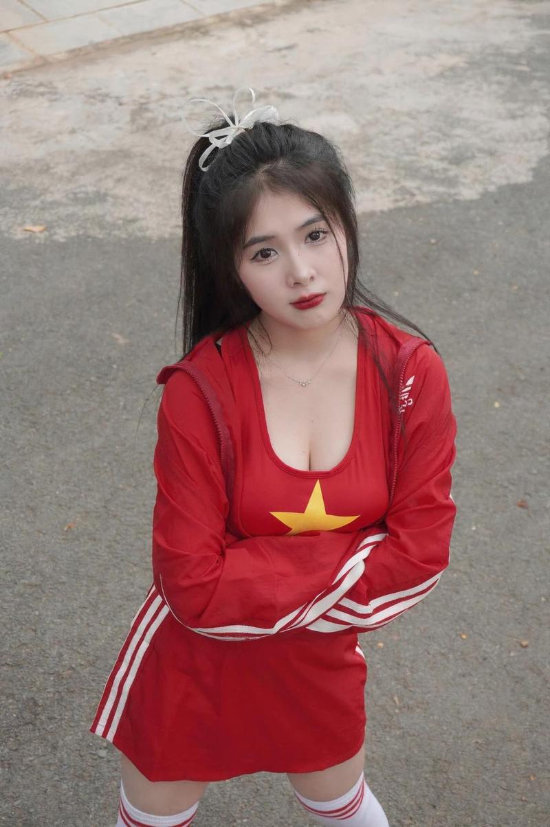Nữ beauty body săn chắc mặc quần short bó