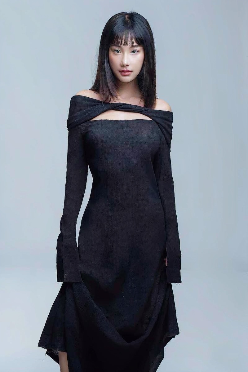 Nữ influencer style layering nhẹ nhàng thanh lịch