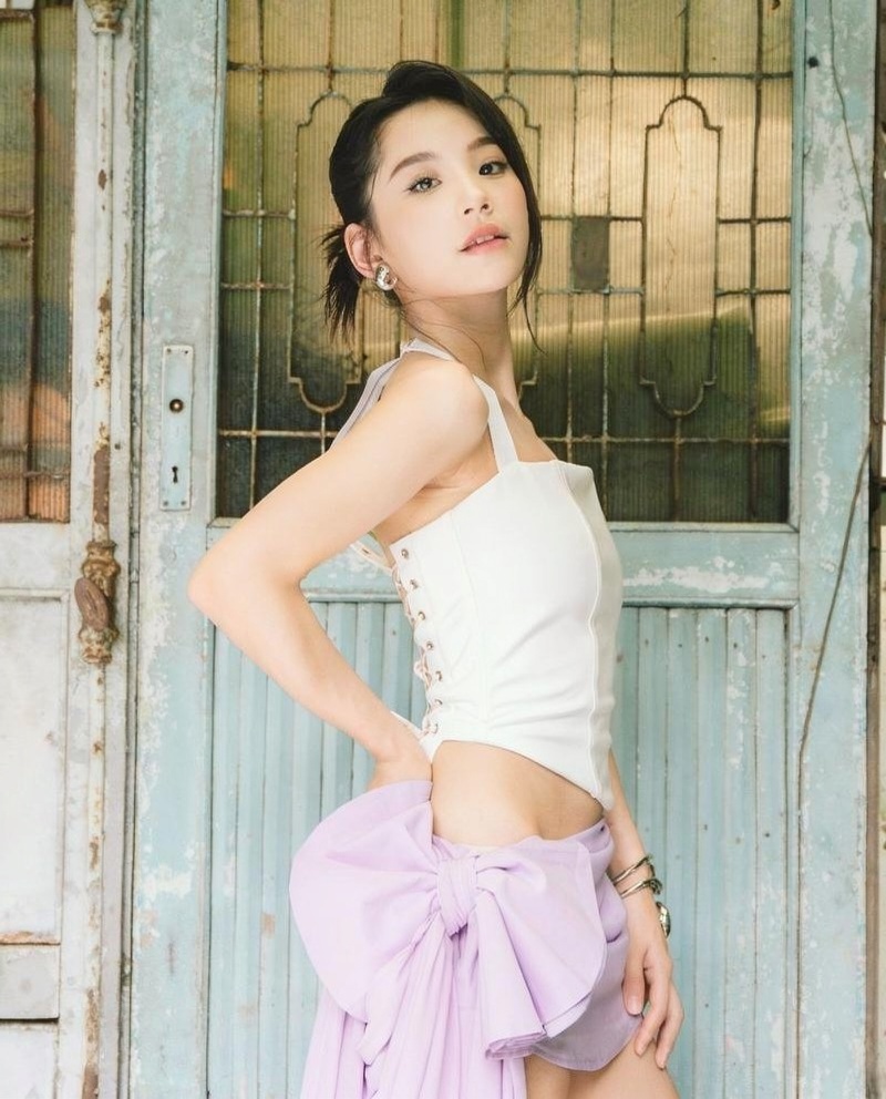 Nữ beauty khoe đôi môi hồng tự nhiên