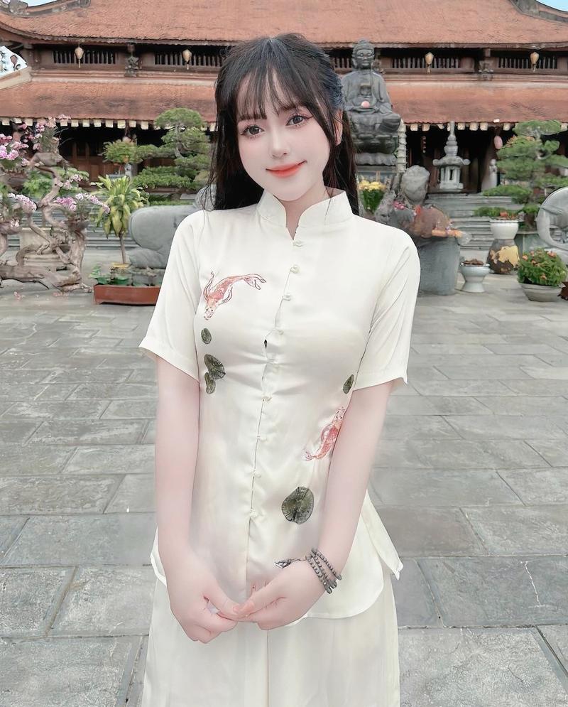 Nữ beauty 2k6 makeup nhẹ nhàng tự nhiên