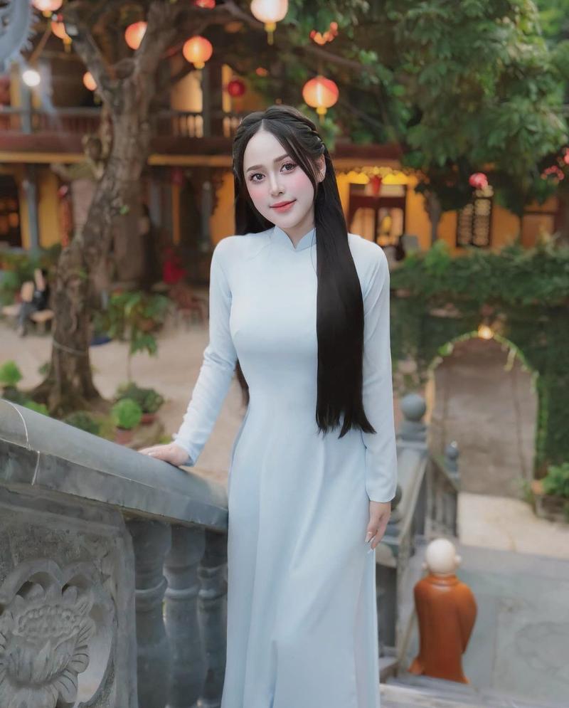 Thùy Trang ánh mắt long lanh đầy sức sống
