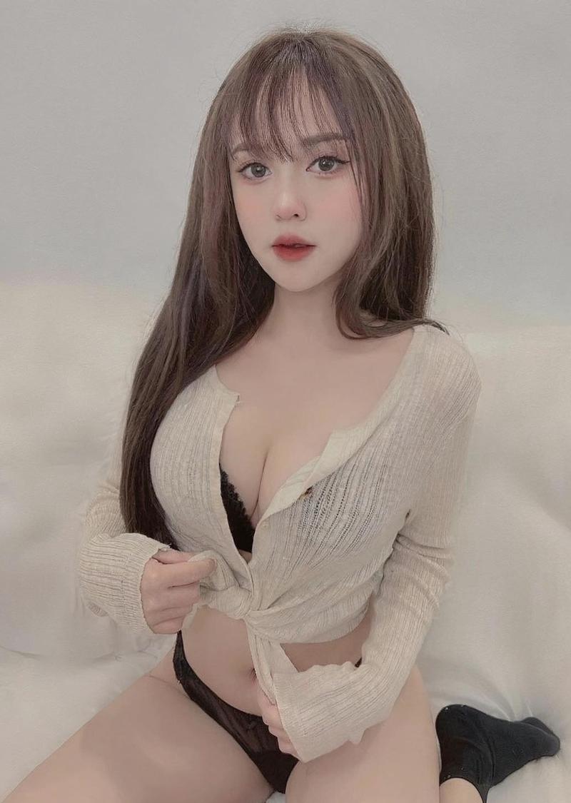 Thùy Trang 2k6 body hot mặc crop top quyến rũ