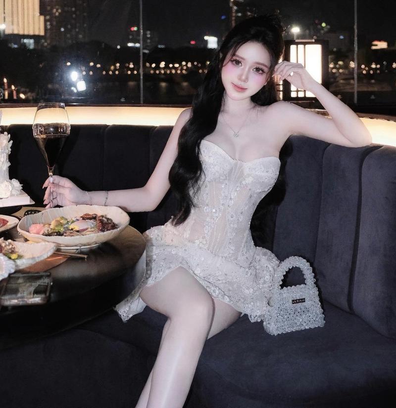 Gen Z beauty mặc áo len mỏng dịu dàng
