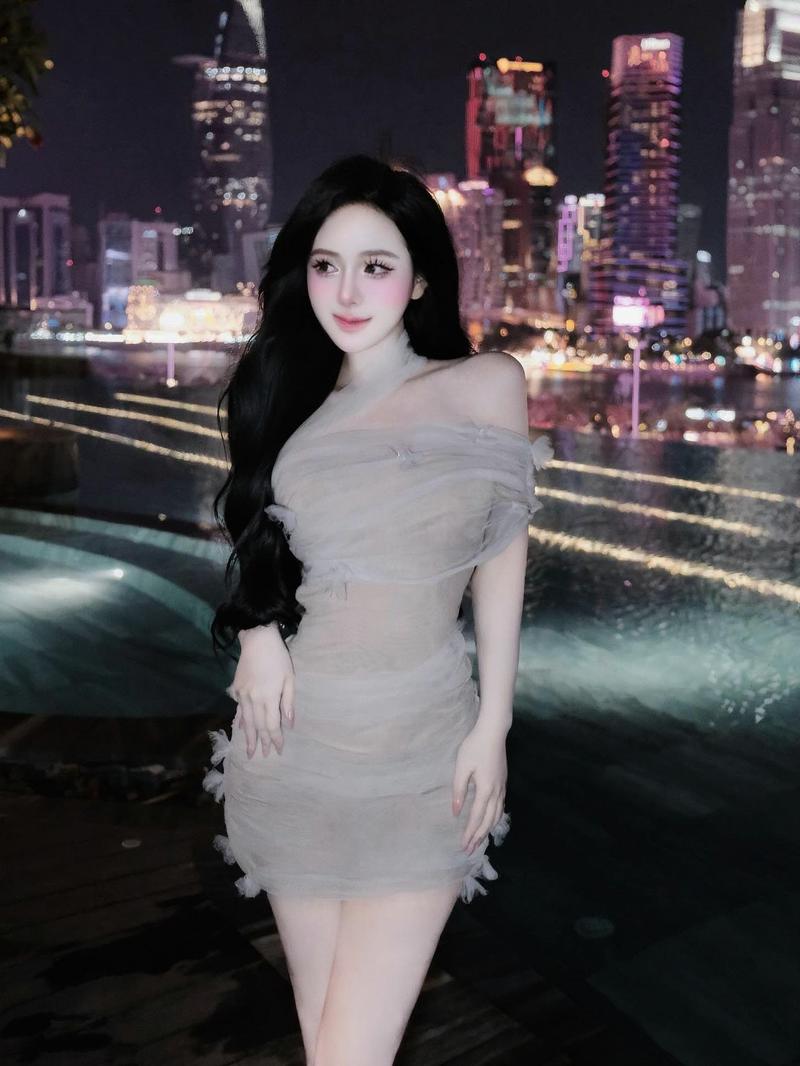 Thùy Trang style monochrome đen trắng sang
