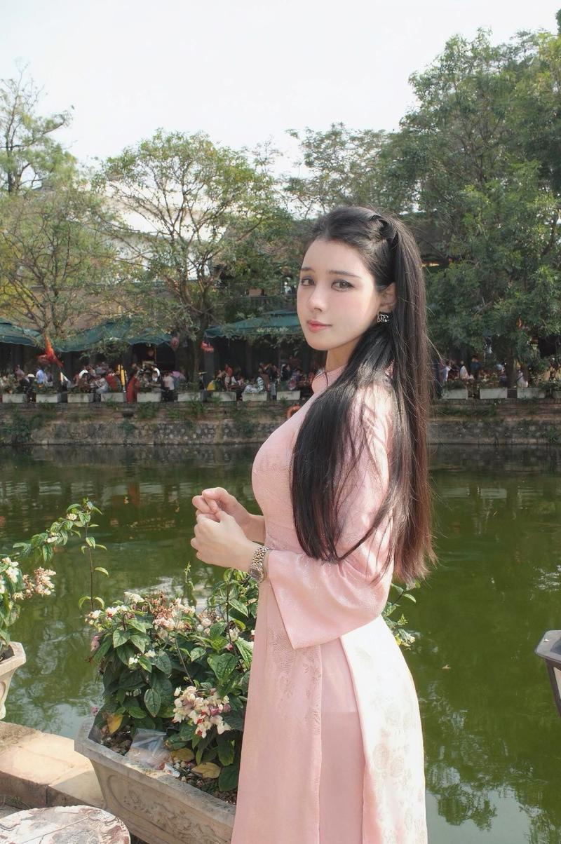 Cô gái style Hàn Quốc makeup tươi tắn