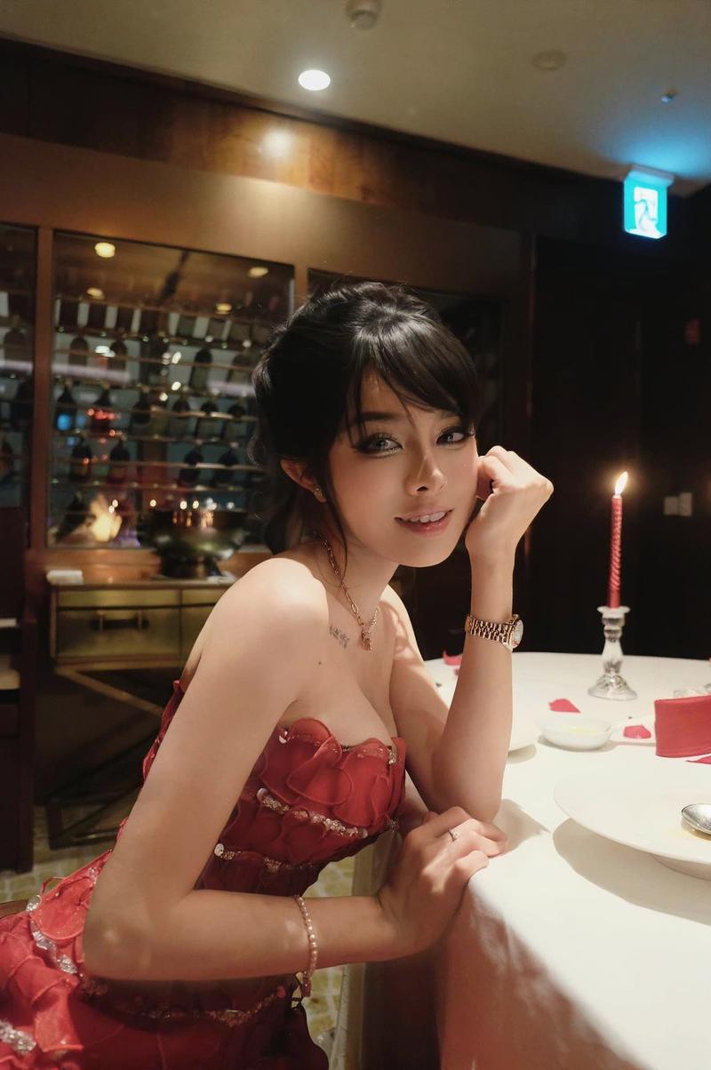 Trần Bích Hạnh nụ cười dịu dàng phong cách sang trọng