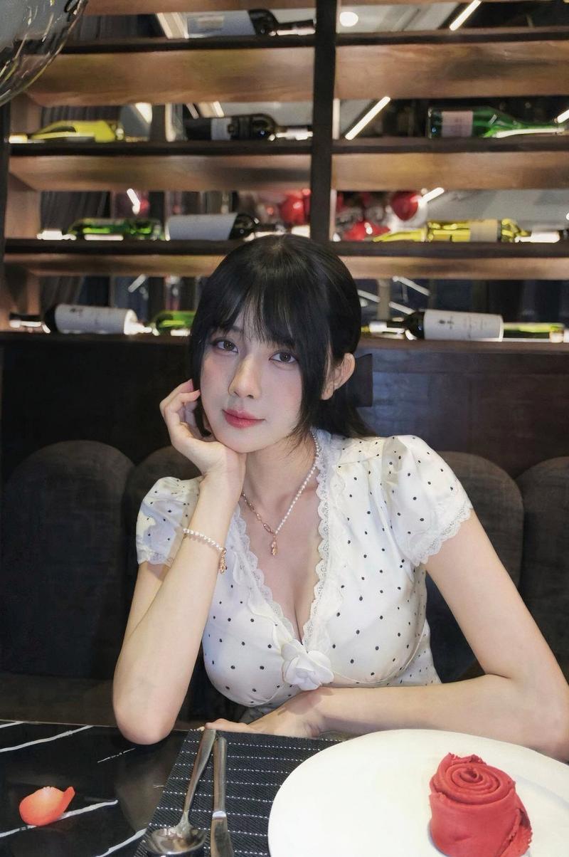 Nữ beauty nụ cười ngọt ngào rạng ngời