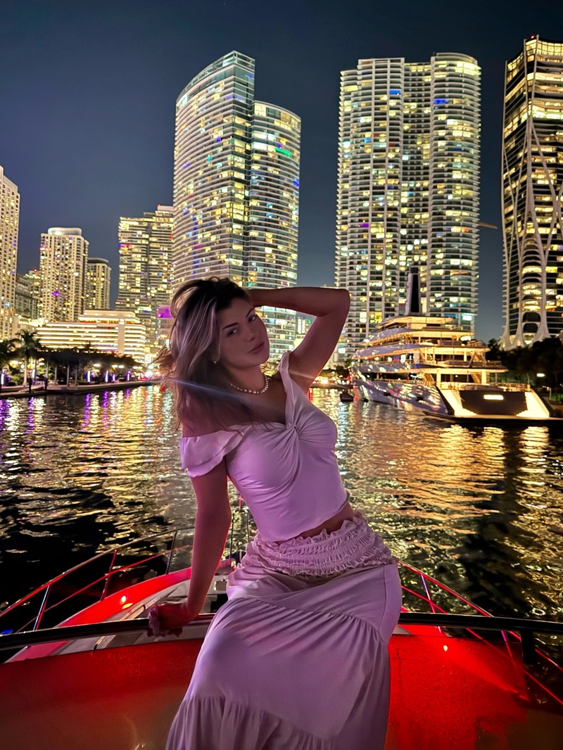 Ảnh Victoria Kuhnley queenpussybossv bú cu ngon lành