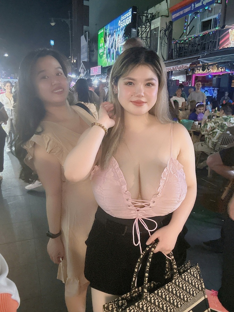 Hot girl Võ Thị Thu Trang diện đồng phục nữ cảnh sát