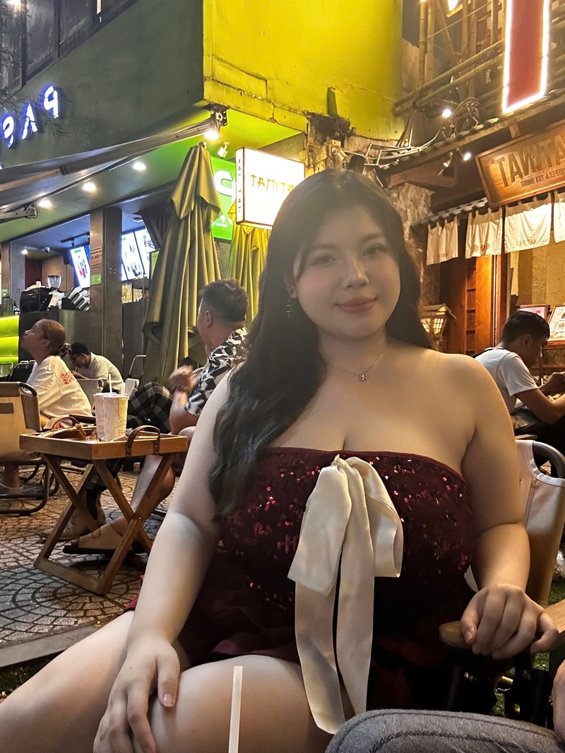 Võ Thị Thu Trang cosplay Police Girl với phụ kiện hoàn chỉnh