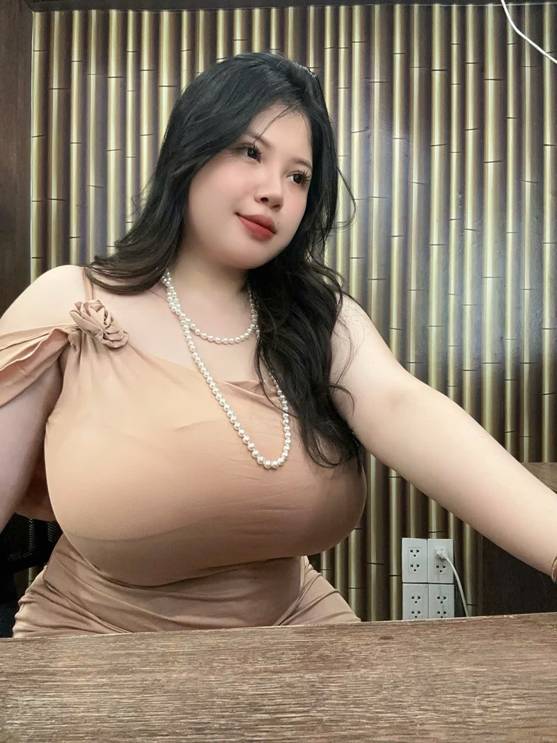 Võ Thị Thu Trang biến hóa thành Police Girl phong cách hành động