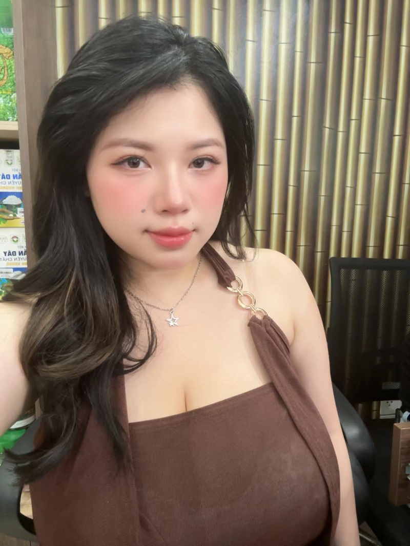 Võ Thị Thu Trang xinh đẹp hóa thân thành Police Girl quyến rũ