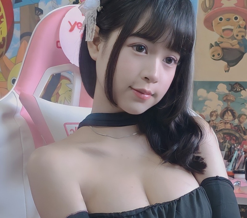 Ảnh Yeulolita pose doggy siêu gợi tình