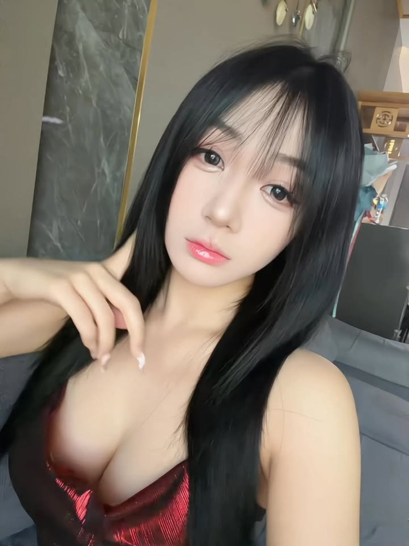 ảnh Trần Hà Linh mới nhất 9