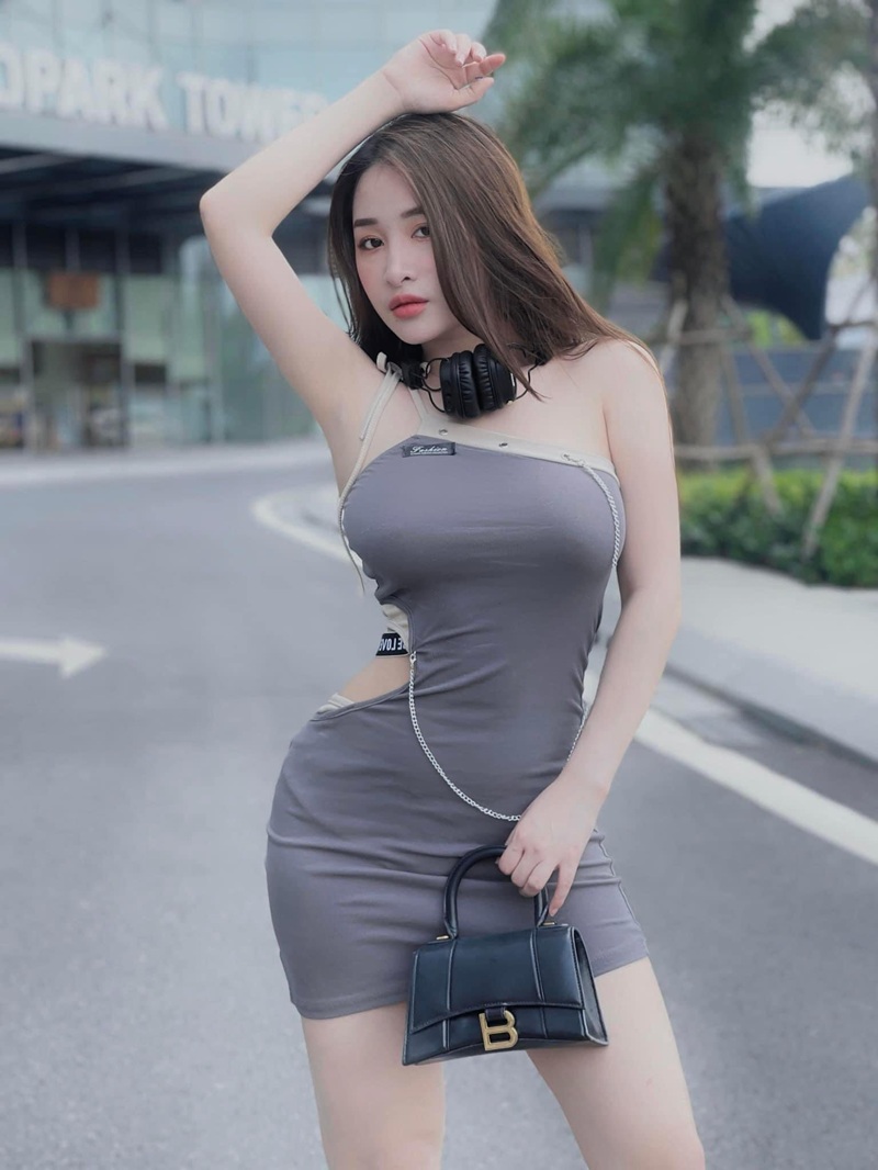 Ảnh sex Khánh Trắng mặc đồ bơi một mảnh khoe body hoàn hảo