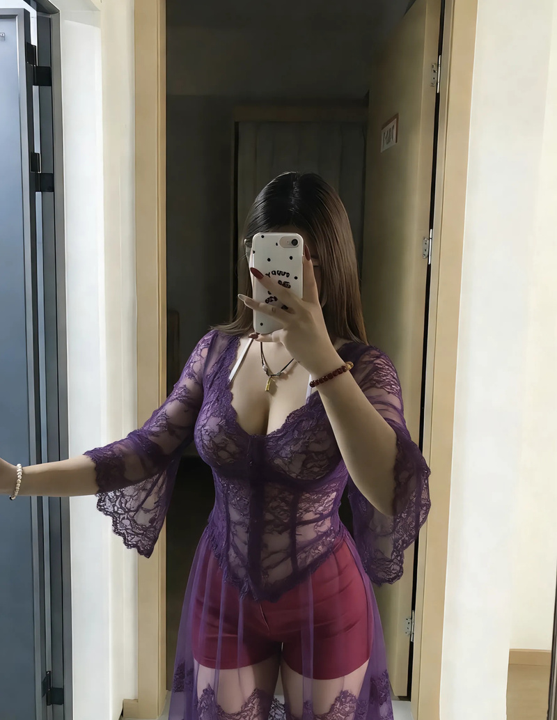 Ảnh sex em gái Nguyễn Cẩm Lee Thor khoe vú 1