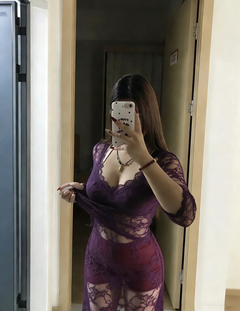 Ảnh sex em gái Nguyễn Cẩm Lee Thor khoe vú 4